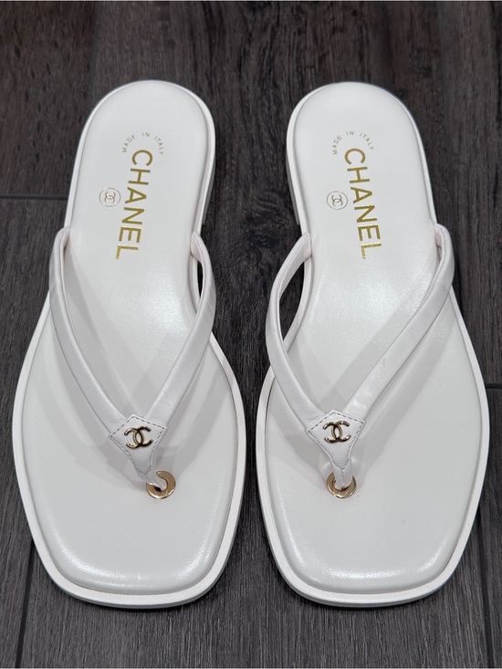 CHANEL Shoes - 2026 CHANEL IVORY MILKY WHITE leather GOLD CC Logo FLIP FLOP Slides Sandals 36.5